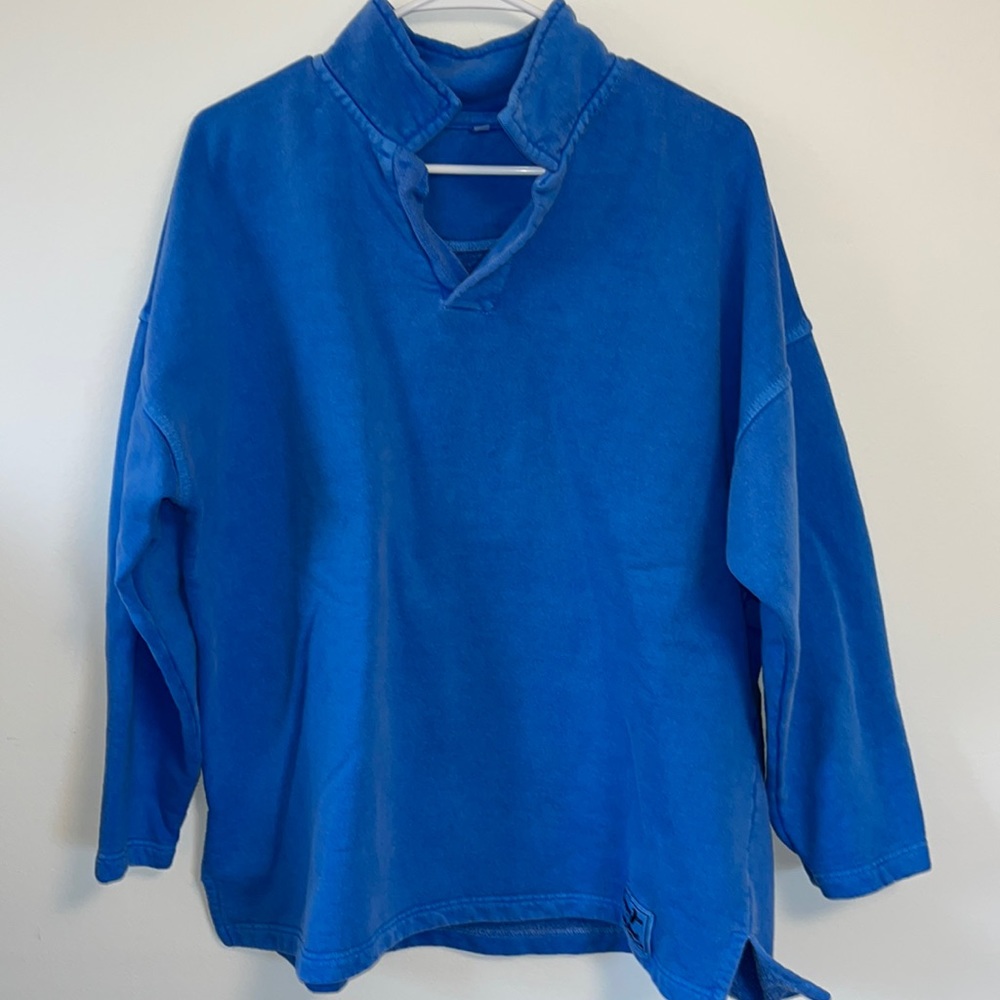 Gorgeous color blue shirt. Excellent quality